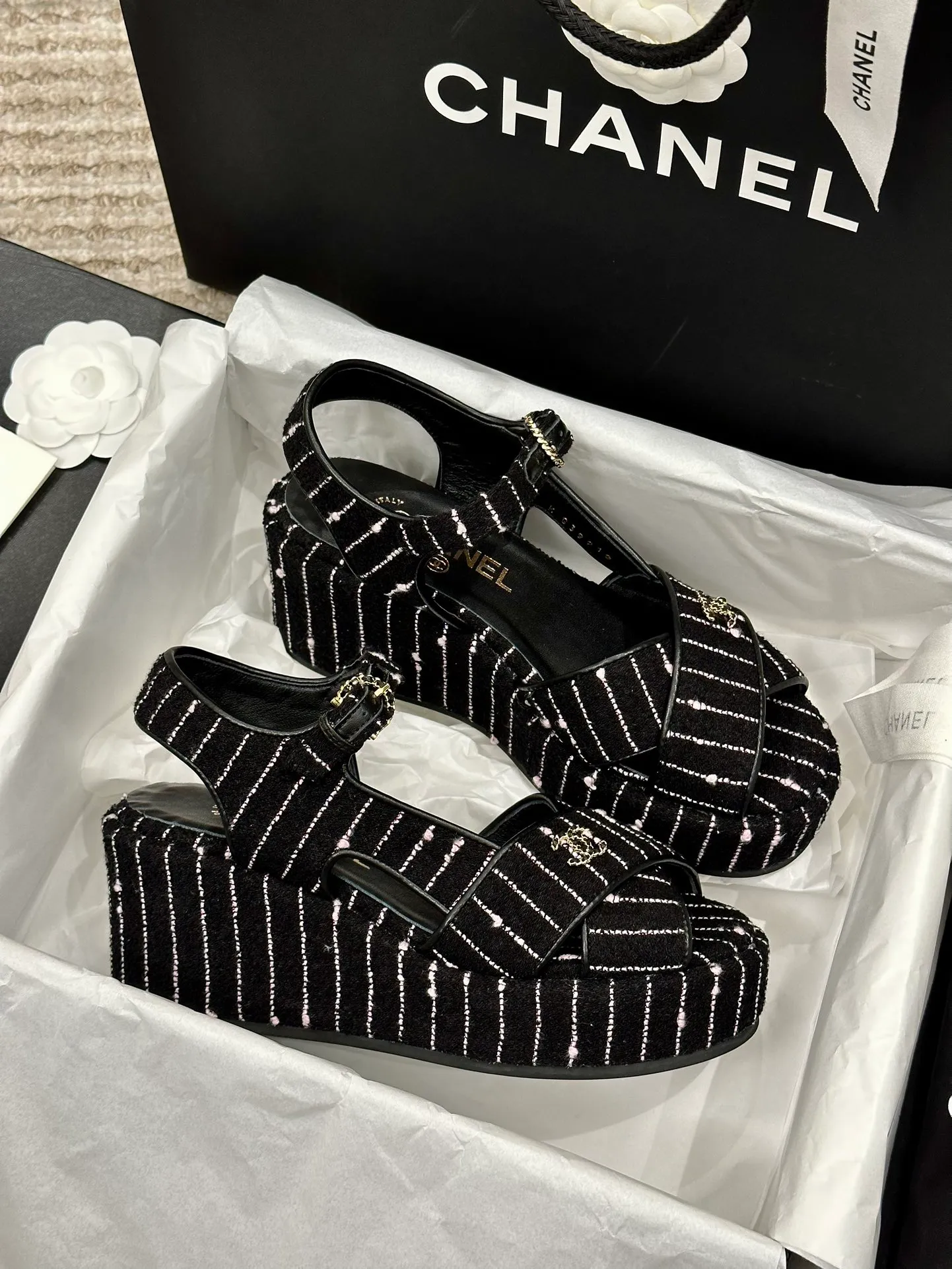👟👟Ex-factory price 480👟👟 CHANEL C Jia Xiaoxiang 23ss new wedge heel open toe high heel sandals. Top counter quality. The moment you put it on your feet, it is still super stunning. 🔥All materials are customized according to the original version! Upper: imported first-layer calfskin/imported fragrant cloth/ lining: imported sheepskin, foot pad: sheepskin sole: outsole imported from Italy Size number: 34-40
